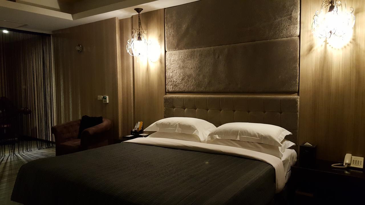 The Riverside Hotel & Motel Kaohsiung Exterior photo