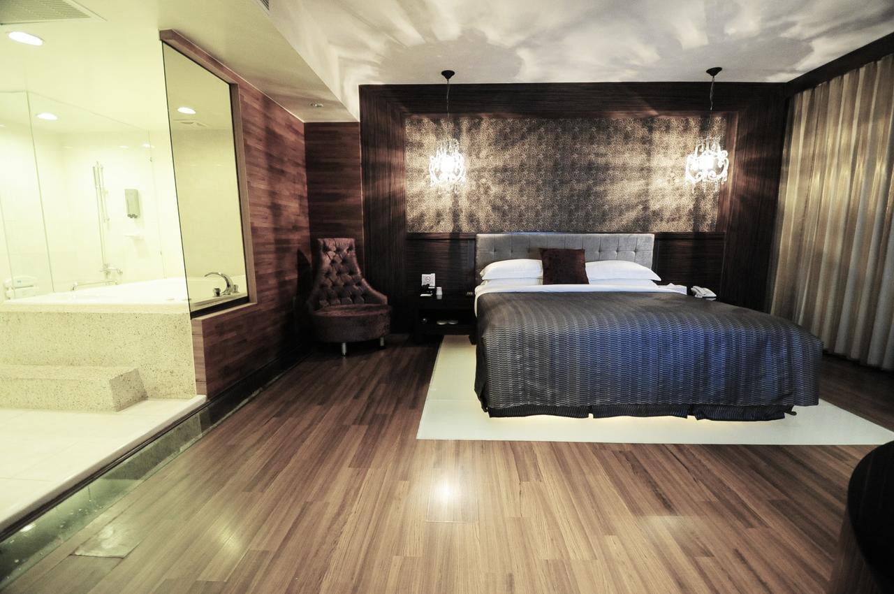The Riverside Hotel & Motel Kaohsiung Exterior photo
