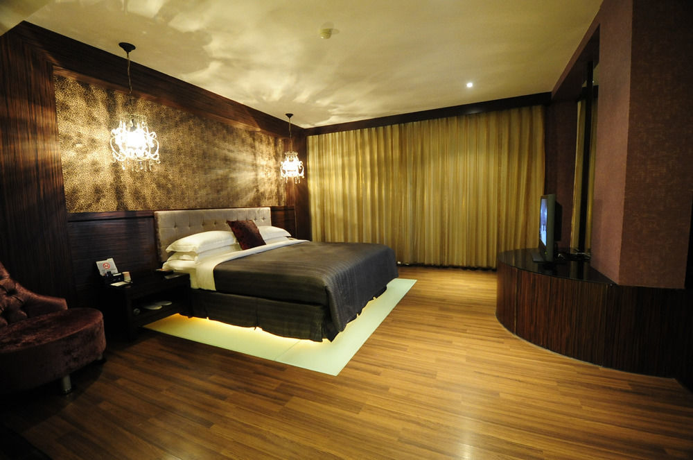 The Riverside Hotel & Motel Kaohsiung Exterior photo