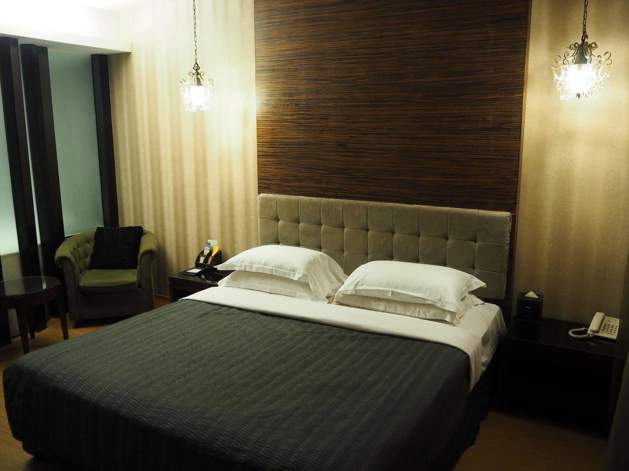 The Riverside Hotel & Motel Kaohsiung Exterior photo